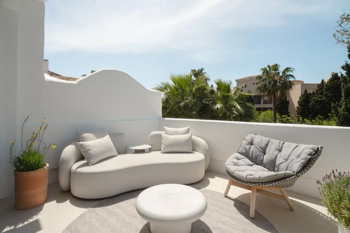 Venta de duplex en Dúplex en Lugar Urbanizacion Fuentes del Rodeo, 5 C, Puerto Banús, Marbella, Marbella photo 1