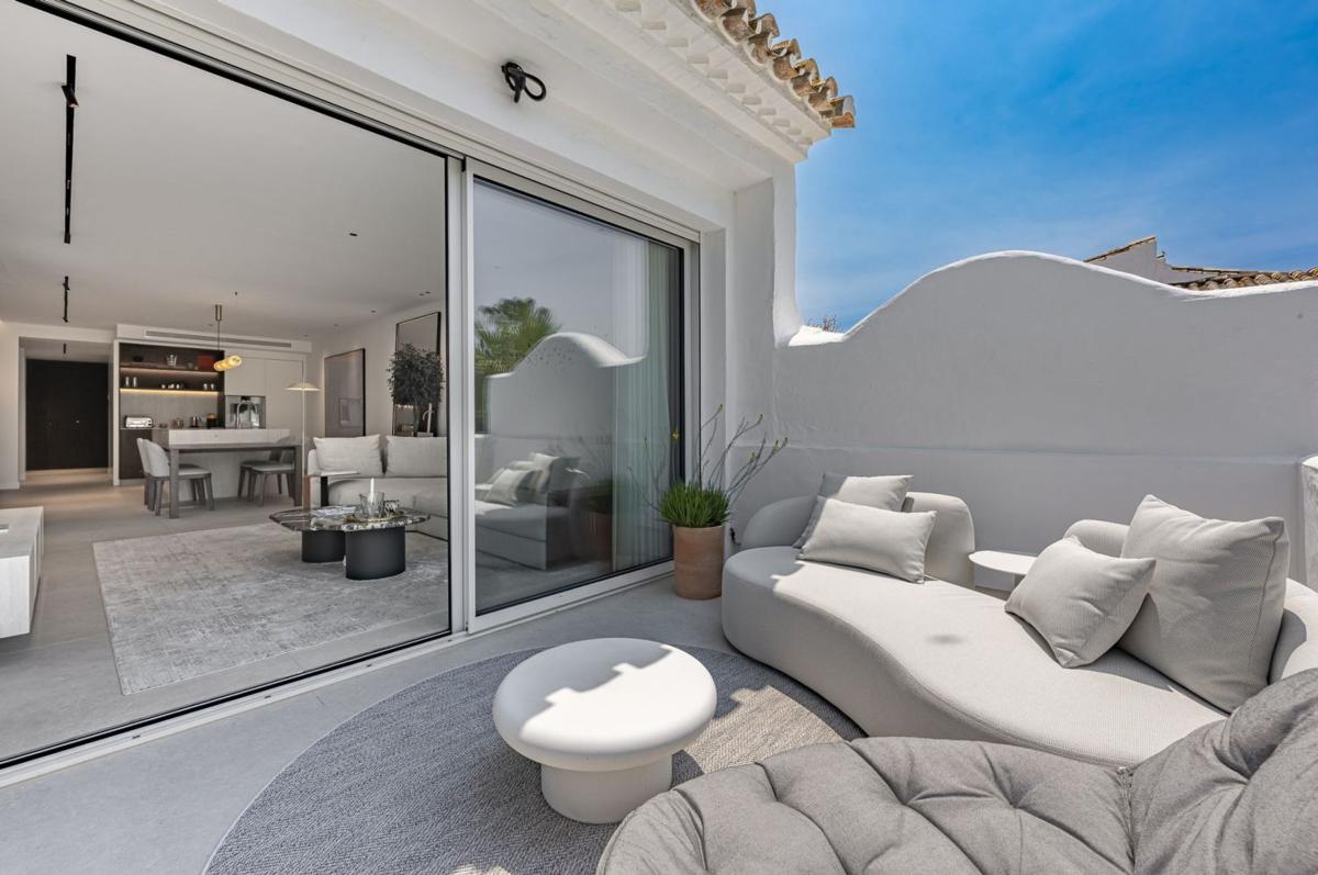 Venta de duplex en Dúplex en Lugar Urbanizacion Fuentes del Rodeo, 5 C, Puerto Banús, Marbella, Marbella photo 2