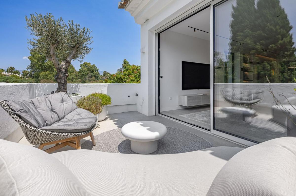 Venta de duplex en Dúplex en Lugar Urbanizacion Fuentes del Rodeo, 5 C, Puerto Banús, Marbella, Marbella photo 3