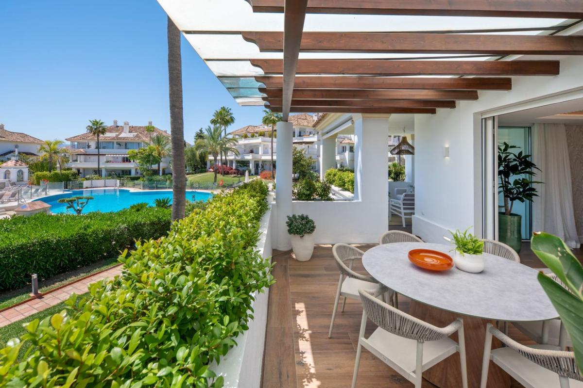 Продажа квартиры на Piso en Urbanización Monte Paraíso, 8, Lomas de Marbella Club, Marbella, Марбелла
photo 1
