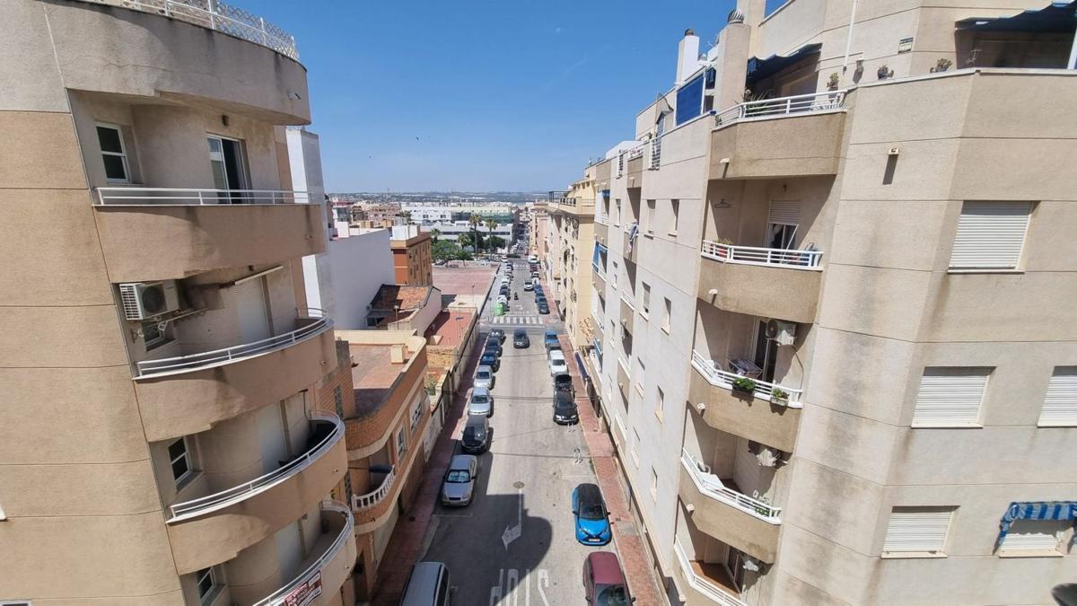 Продажа квартиры на Piso en Calle Clemente Gosalvez, 74, El Molino, Torrevieja, Торревьеха
photo 1