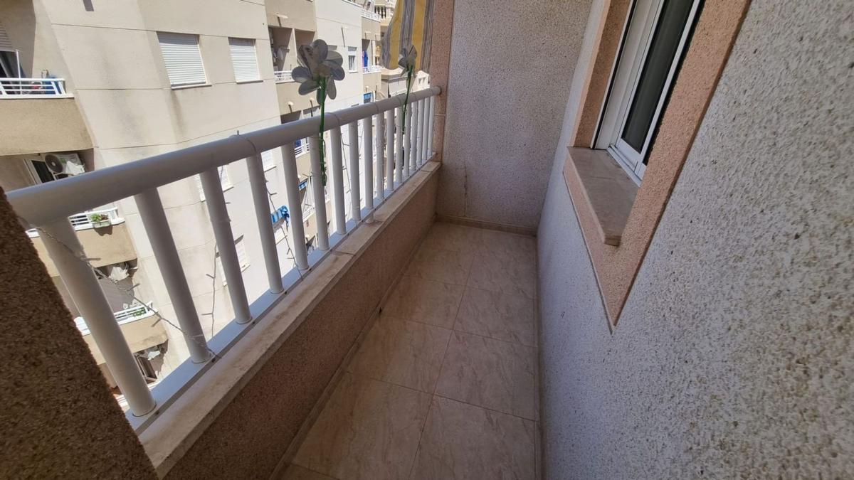 Продажа квартиры на Piso en Calle Clemente Gosalvez, 74, El Molino, Torrevieja, Торревьеха
photo 3