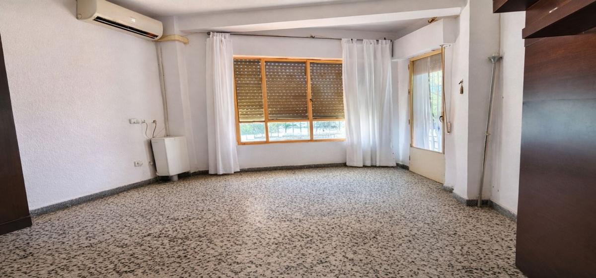 Venta de piso en Piso en Calle Enrique del Castillo Pez, El Cuartón - Heliomar, Málaga, Málaga
 photo 2