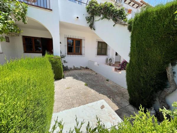 Chalet pareado en Urbanización Lago Jardín, Los Balcones - Los Altos del Edén, Torrevieja photo 2