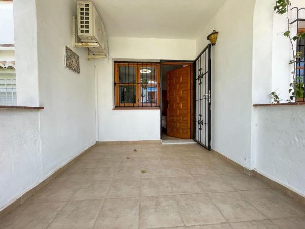 Chalet pareado en Urbanización Lago Jardín, Los Balcones - Los Altos del Edén, Torrevieja photo 4