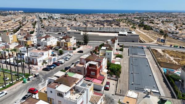 Chalet wolnostojący na sprzedaż w Casa o chalet en Los Balcones - Los Altos del Edén, Torrevieja, Torrevieja thumbnail 1