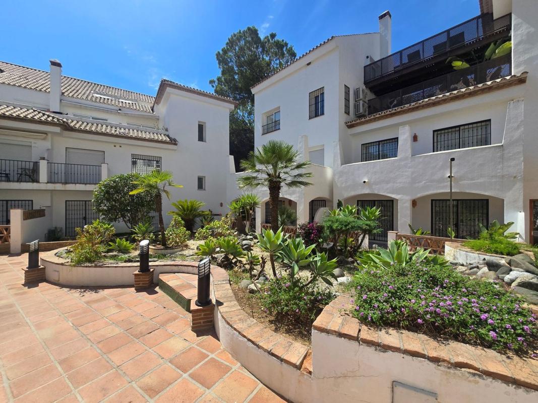 Sprzedaż mieszkania w Piso en Urbanización Los Pinos de Aloha, Aloha, Marbella, Marbella
 photo 2