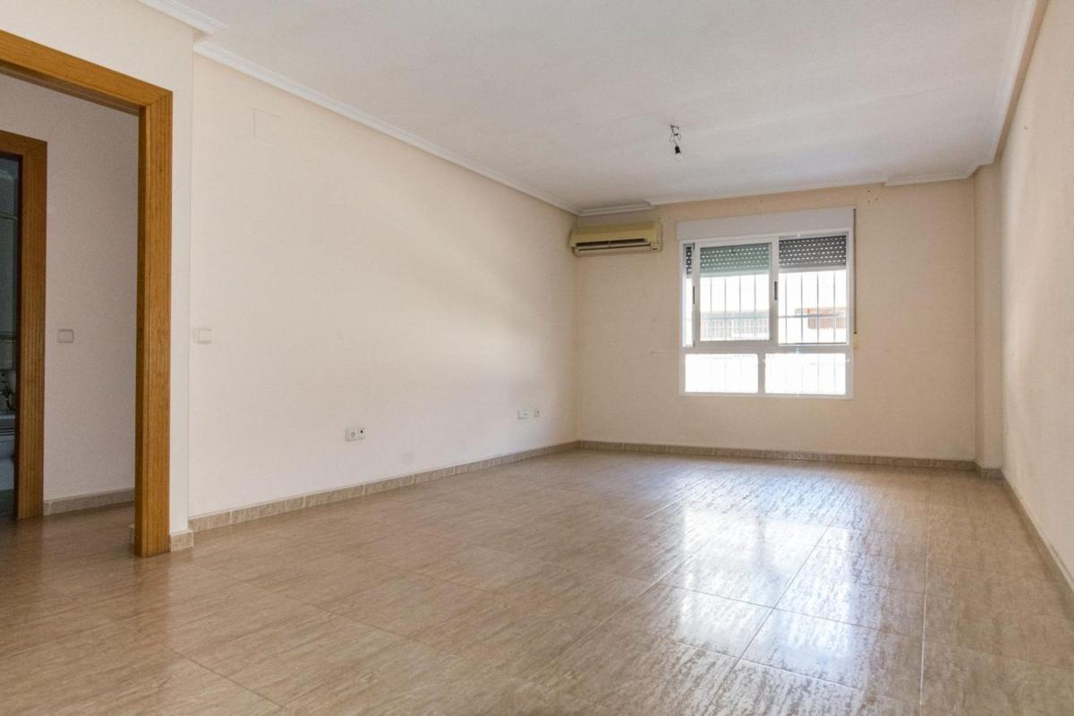 Sale of apartment in Piso en Calle José Martínez Ruiz Azorín, El Molino, Torrevieja, Torrevieja
photo 1
