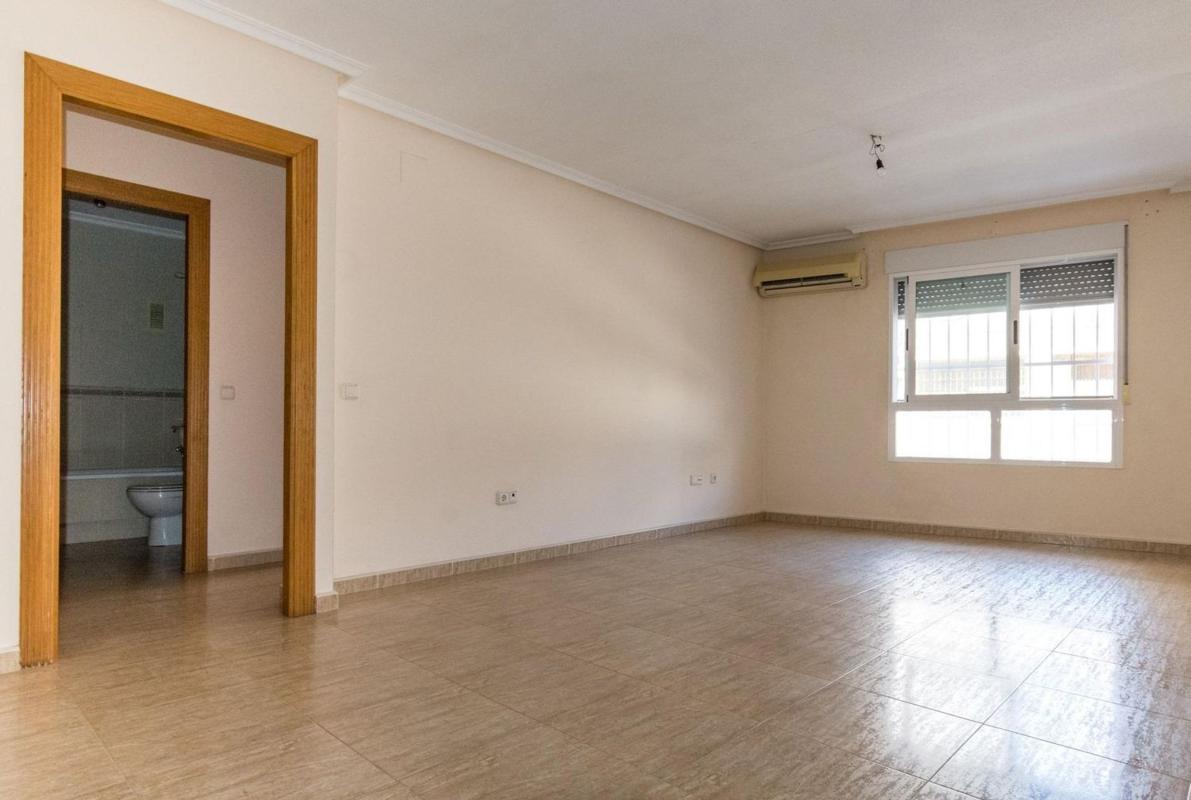 Sale of apartment in Piso en Calle José Martínez Ruiz Azorín, El Molino, Torrevieja, Torrevieja
photo 2