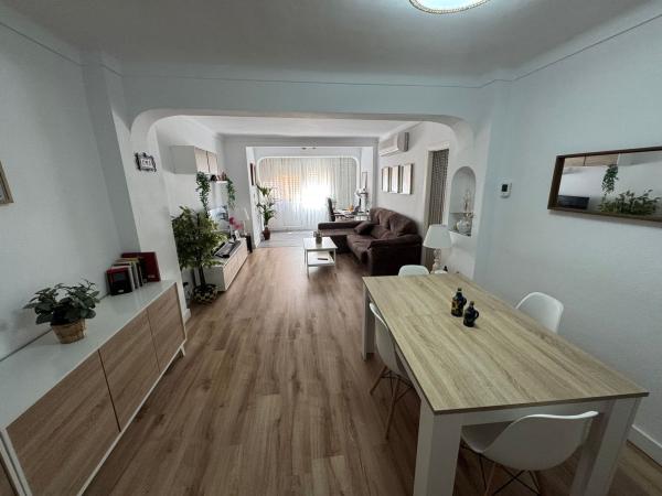 Sprzedaż mieszkania w Piso en Calle Antonio Rubio Torres, 2, Zona Puerto Deportivo, Fuengirola, Fuengirola
 photo 1