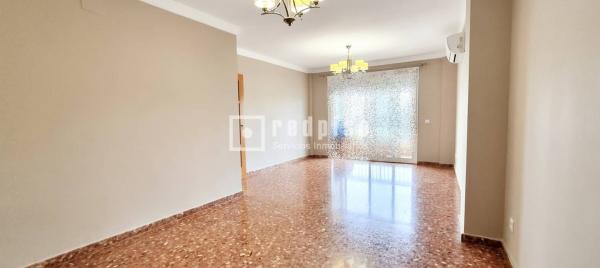 Sprzedaż mieszkania w Piso en Calle Poeta Agustín Ruano, Martiricos - La Roca, Málaga, Málaga
thumbnail 1