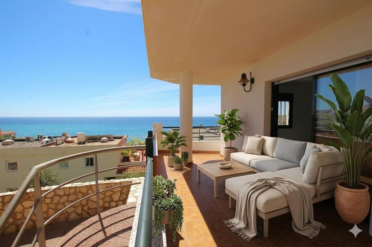 Venta de piso en Piso en Calle Almuñécar, Zona Centro Comercial Torrequebrada, Benalmádena, Benalmádena
photo 1