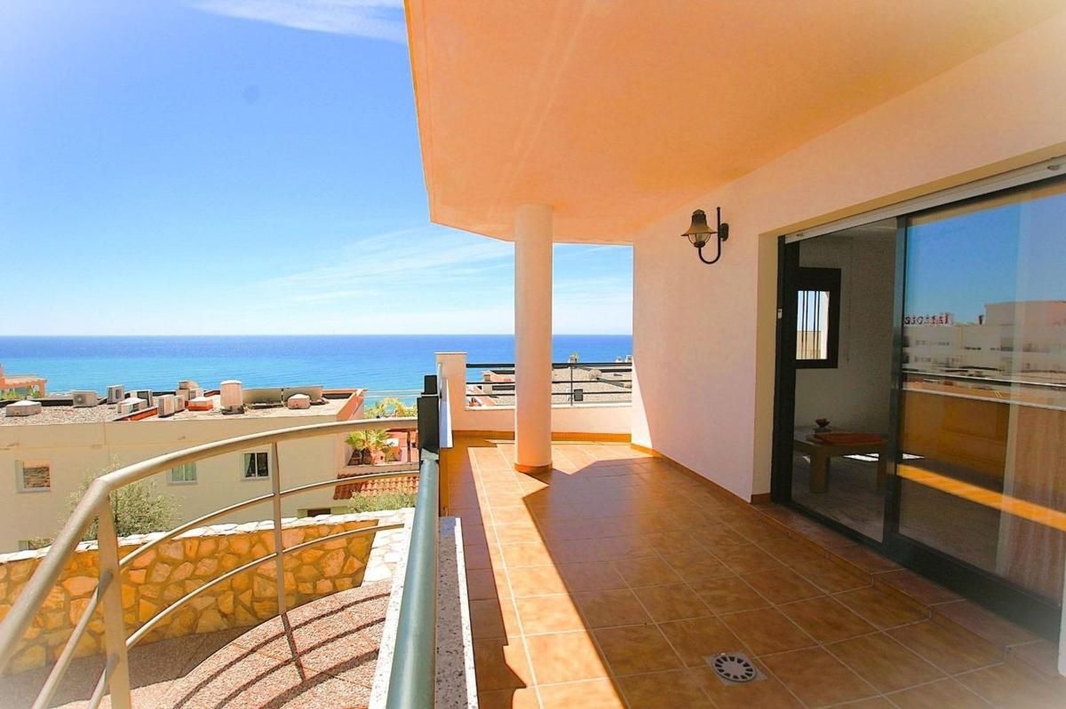 Venta de piso en Piso en Calle Almuñécar, Zona Centro Comercial Torrequebrada, Benalmádena, Benalmádena
photo 2