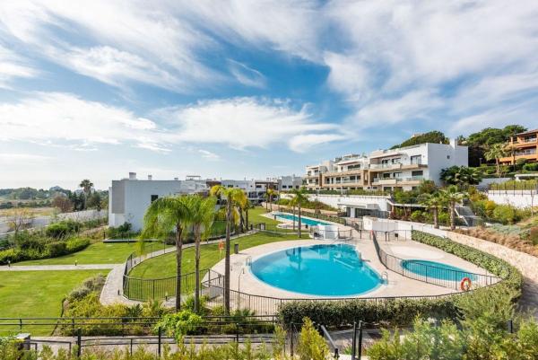 Venta de piso en Piso en Calle Pico Alcazaba, 2 Pm, Benatalaya, Estepona, Estepona
photo 1