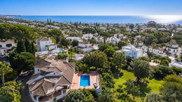Casa o chalet independiente en Calle las Granadas, 10, El Rosario-Ricmar, Marbella photo 1