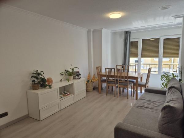 Продажа квартиры на Piso en Calle Antonio Pascual Quiles, 42, Reina Victoria-Miguel Hernández, Elche / Elx, Эльче / Эльх
 photo 1