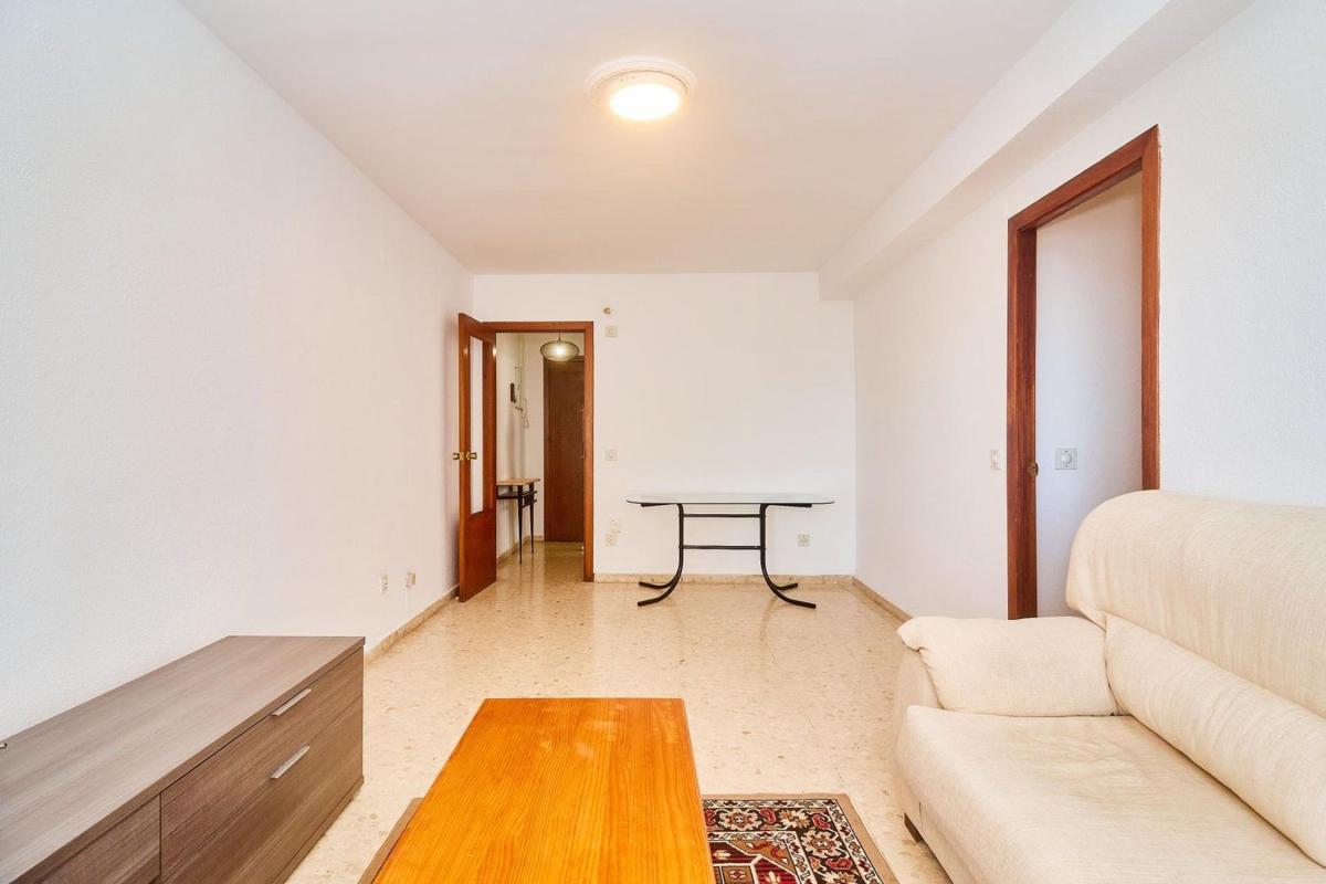 Sprzedaż mieszkania w Piso en Calle Hermanos Pinzón, 3, Zona Puerto Deportivo, Fuengirola, Fuengirola
photo 3