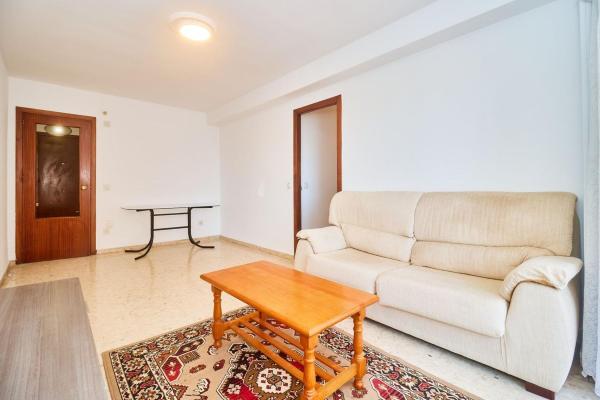 Sprzedaż mieszkania w Piso en Calle Hermanos Pinzón, 3, Zona Puerto Deportivo, Fuengirola, Fuengirola
 photo 4