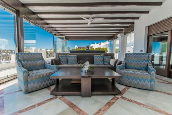 Дуплекс на продажу в Dúplex en Lugar Explanada del Puerto, 1, Seghers, Estepona, Эстепона photo 4
