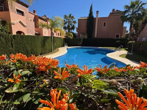 Chalet adosado en Urbanizacion Santa Maria, Valle Romano Golf, Estepona photo 1