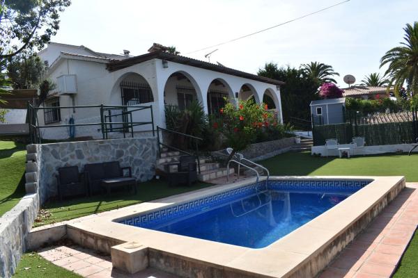 Casa o chalet independiente en Calle Levante s/n, Caleta de Velez, Vélez-Malaga photo 1