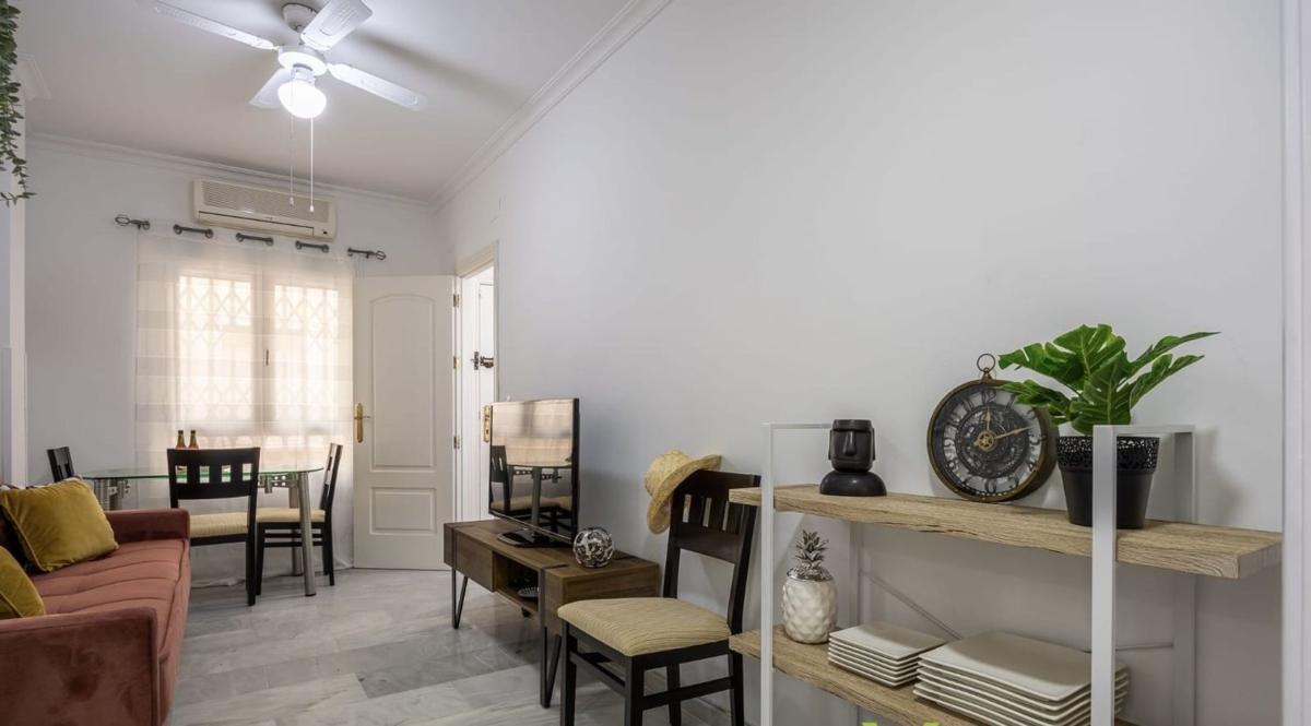Venta de piso en Piso en Calle Troncón, Zona Puerto Deportivo, Fuengirola, Fuengirola
photo 1