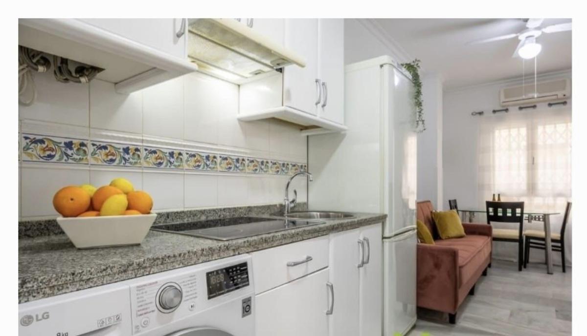 Venta de piso en Piso en Calle Troncón, Zona Puerto Deportivo, Fuengirola, Fuengirola
photo 4