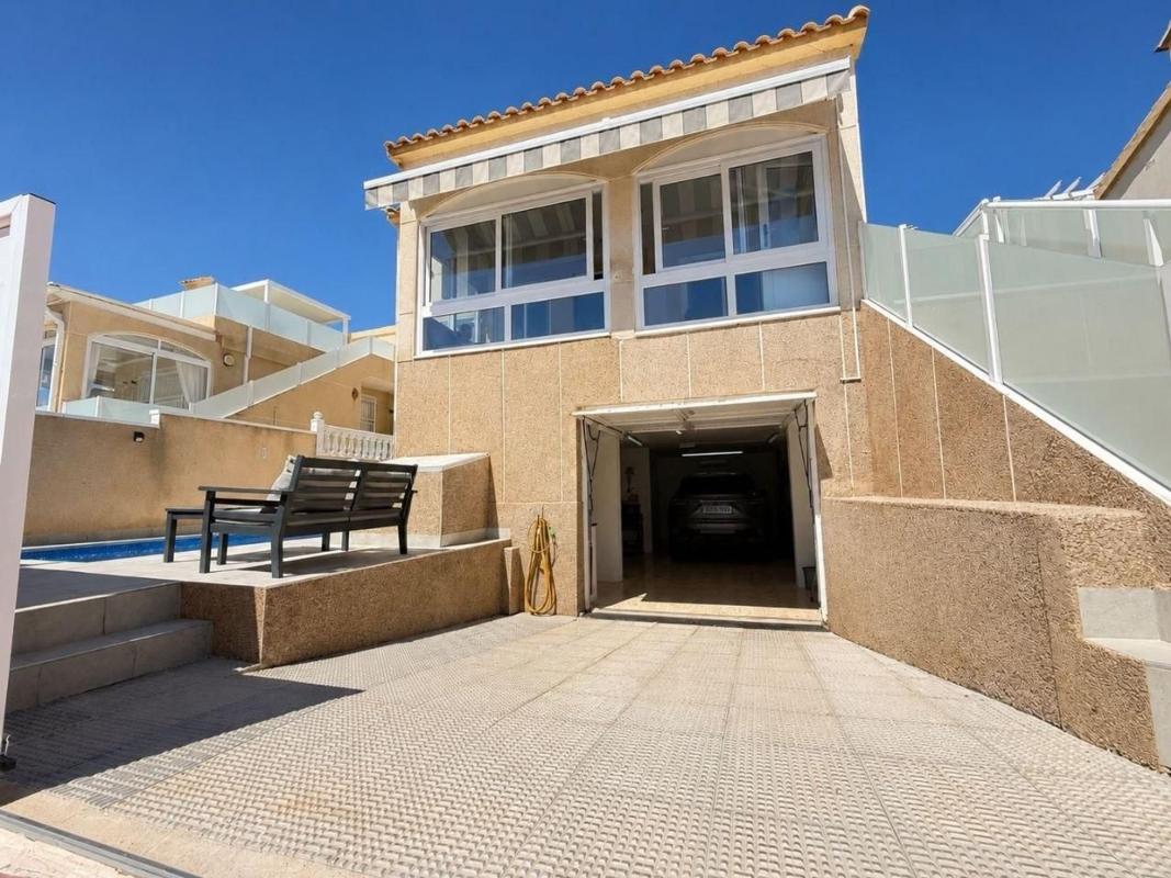 Properties for sale and rent in Spain photo 1