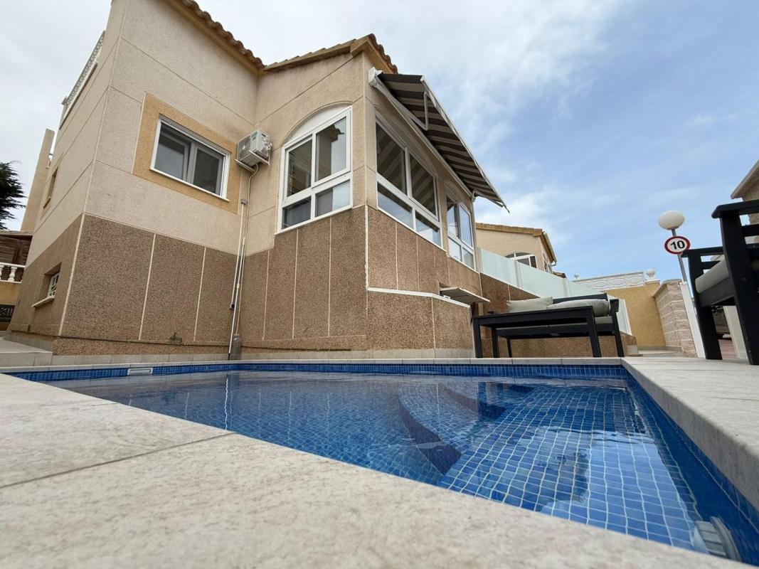 Properties for sale and rent in Spain photo 2