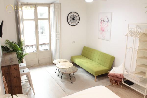 Квартира на продажу в Estudio en Calle Calderón de la Barca, Centro Histórico, Málaga, Малага thumbnail 1
