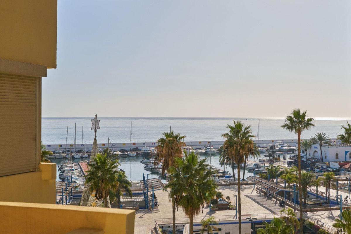 Venta de piso en Piso en Avenida Duque de Ahumada, Playa Bajadilla-Puertos, Marbella, Marbella
photo 2