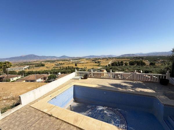 Частный шале на продаже в  Casa o chalet en Coin, Коин photo 3