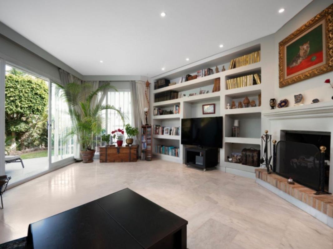 Продажа дуплекса на Dúplex en Urbanización Cascada de Camojan, Sierra Blanca, Marbella, Марбелла photo 4
