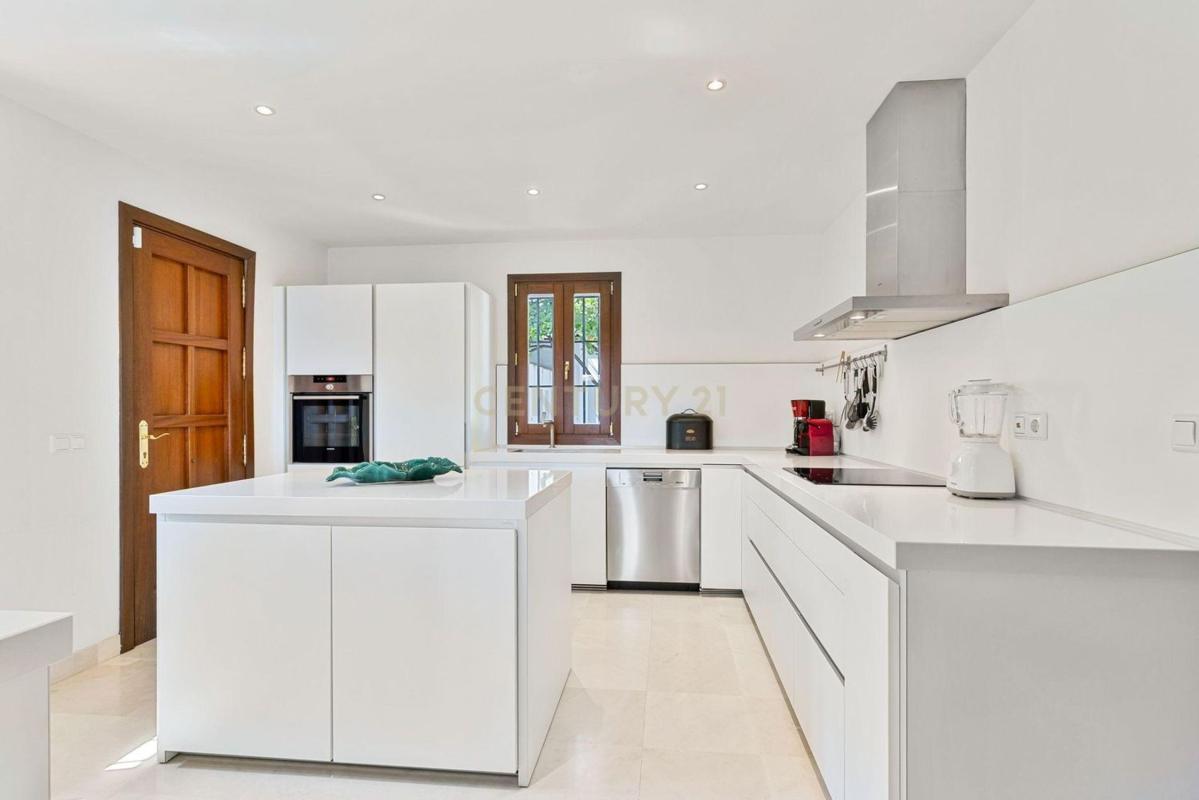 Properties for sale and rent in Spain photo 3