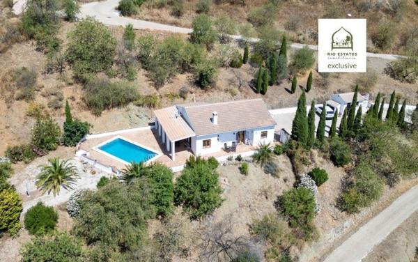 Finca rustykalna na sprzedaż w  Finca rústica en cerro, Colmenar , Kolmenar photo 1
