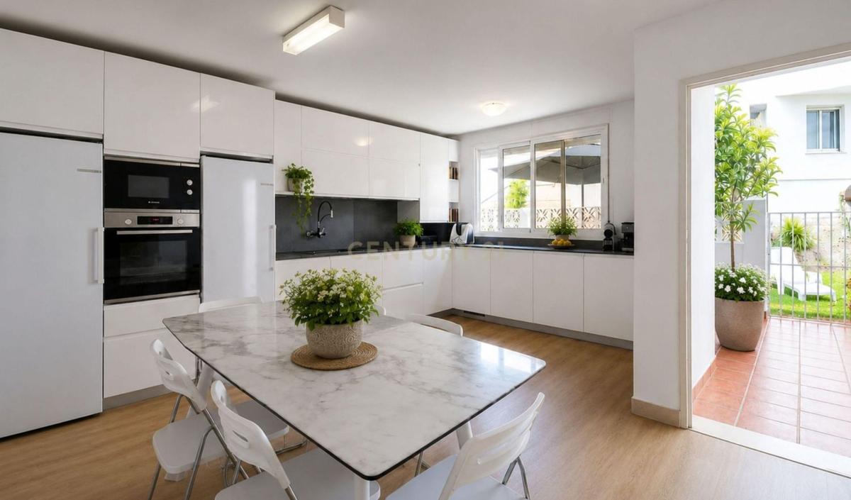 Properties for sale and rent in Spain photo 4