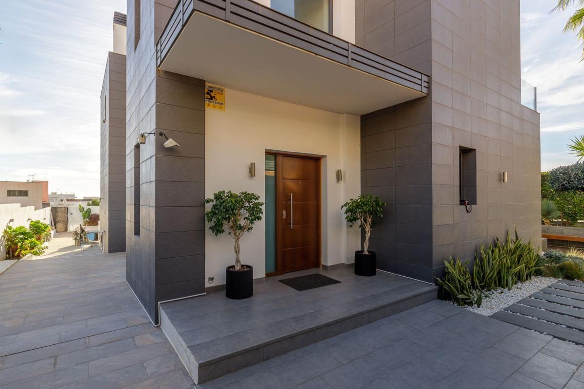 Properties for sale and rent in Spain photo 4