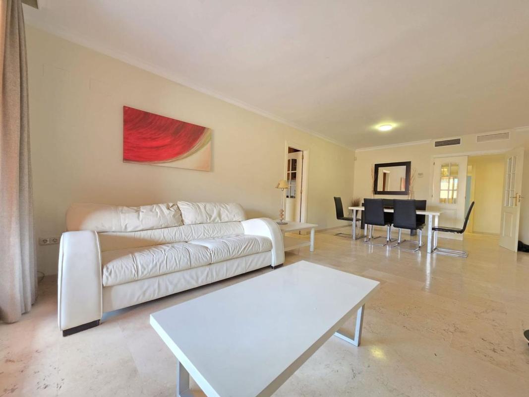 Sprzedaż mieszkania w Piso en Calle de las Cumbres, Green Hills - Las Cumbres de Elviria, Marbella, Marbella
photo 2