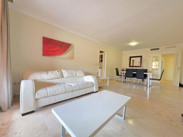 Sprzedaż mieszkania w Piso en Calle de las Cumbres, Green Hills - Las Cumbres de Elviria, Marbella, Marbella
 photo 2