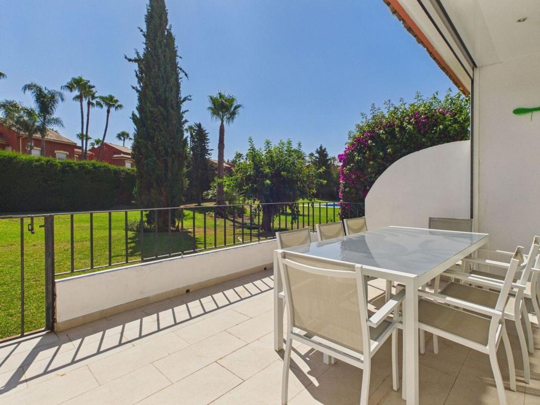 Venta de piso en Piso en Calle Monte Biarritz, Nueva Atalaya, Estepona, Estepona
photo 1