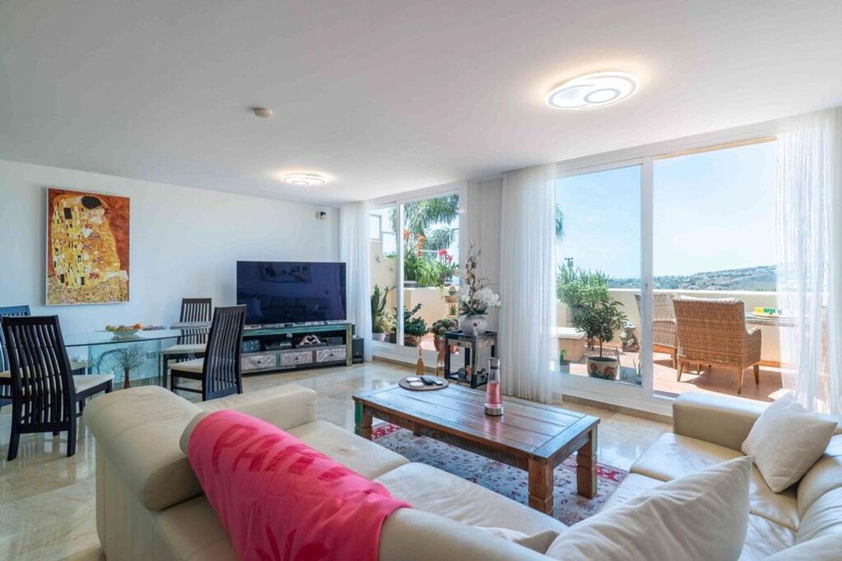 Sale of apartment in Piso en Los Arqueros-Puerto del Almendro, Benahavís, Benahavís
 photo 3