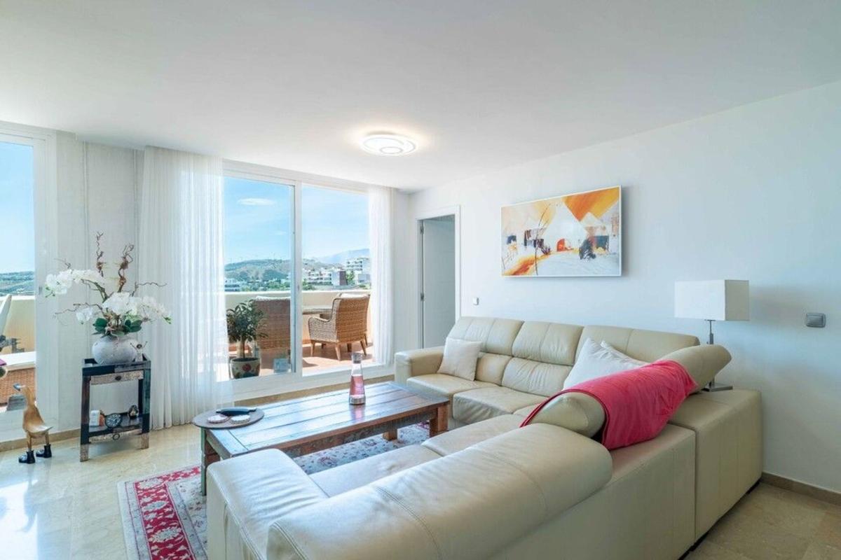 Sale of apartment in Piso en Los Arqueros-Puerto del Almendro, Benahavís, Benahavís
 photo 5