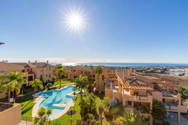 Penthouse for sale at Ático en Calle Torre Campanillas, El Paraíso, Benahavís, Benahavís photo 1