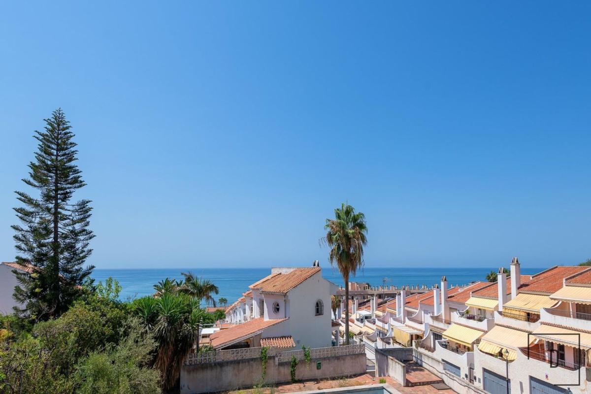 Продажа квартиры на Piso en Calle Alta Mar, Lo Cea - Los Cortijos, Rincón de la Victoria, Ринкон-де-ла-Виктория
photo 1