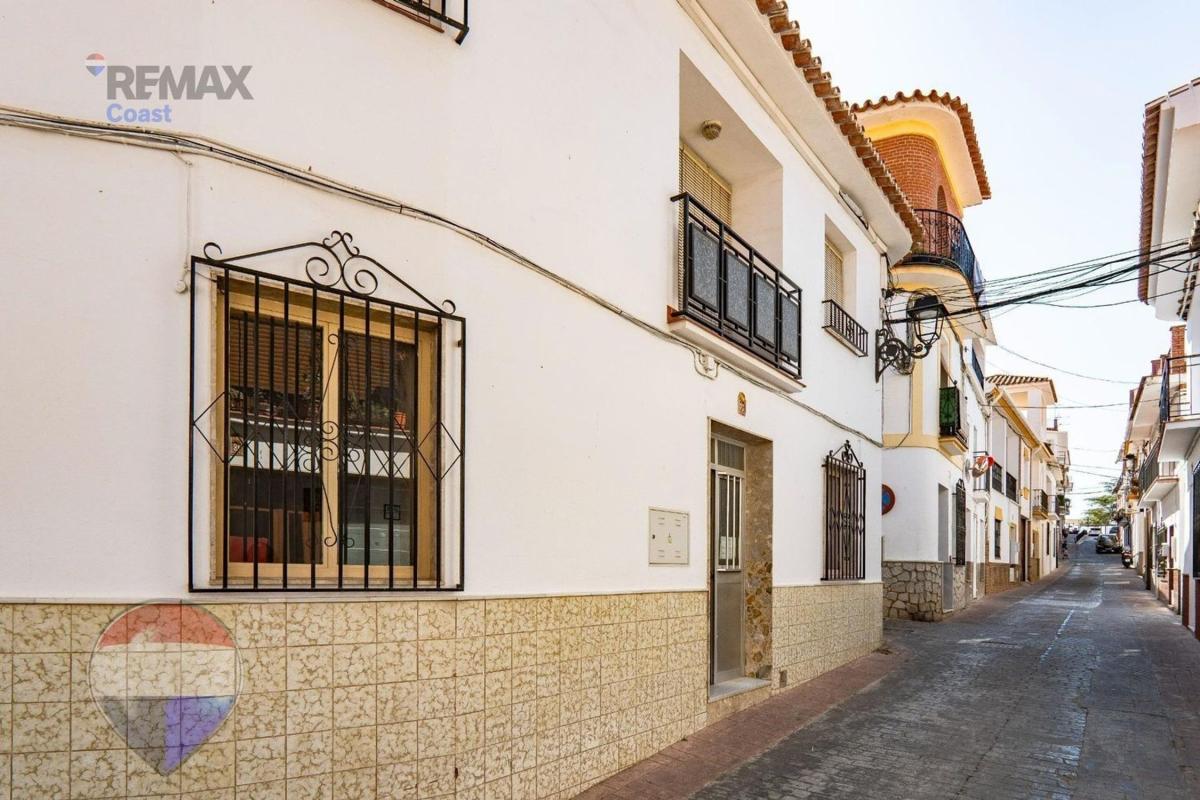 Properties for sale and rent in Spain photo 3