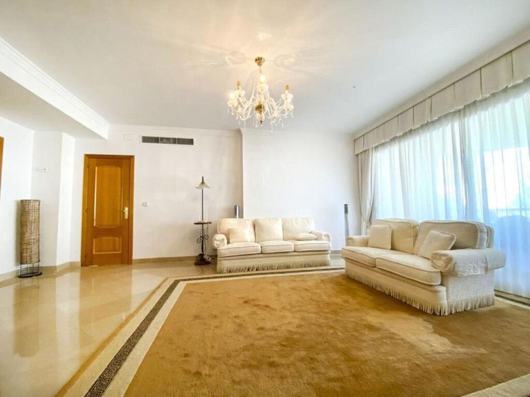 Venta de piso en Piso en La Carolina-Guadalpín, Marbella, Marbella
 photo 2