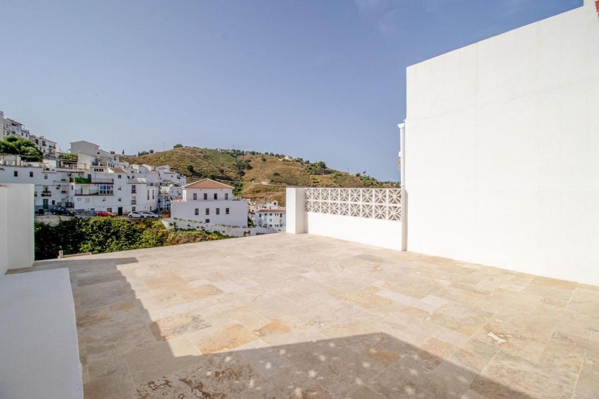 Properties for sale and rent in Spain photo 4