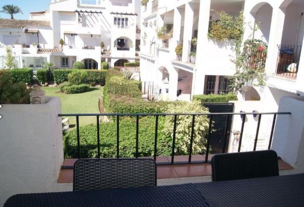 Venta de piso en Piso en Calle de Sabinillas, 36, Paraiso-Barronal, Estepona, Estepona
 photo 4