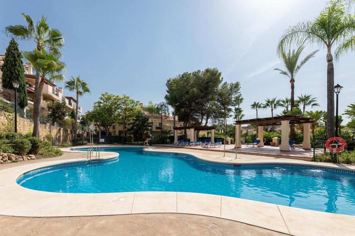 Venta de piso en Piso en Calle Luis Morales, 108, La Dama de Noche-La Alzambra, Marbella, Marbella
photo 1