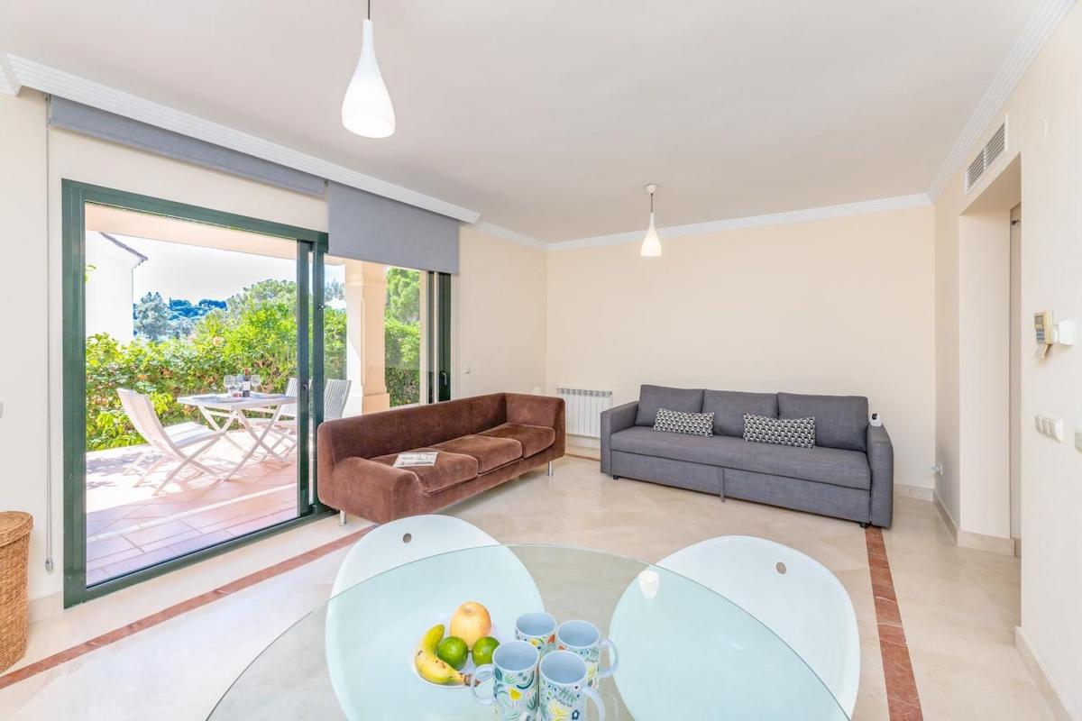 Venta de piso en Piso en Calle Luis Morales, 108, La Dama de Noche-La Alzambra, Marbella, Marbella
photo 2